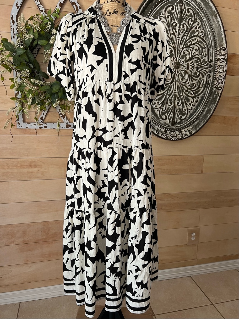 Umgee Black and Cream Floral-Print Midi Dress